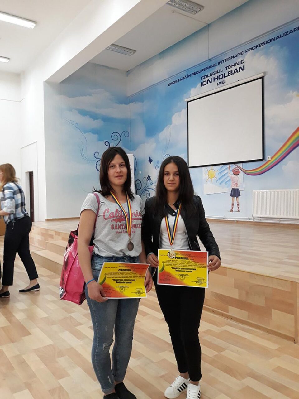 Elevi de la Centrul Școlar de Educație Incluzivă Suceava, premiați la un concurs național desfășurat la Iași