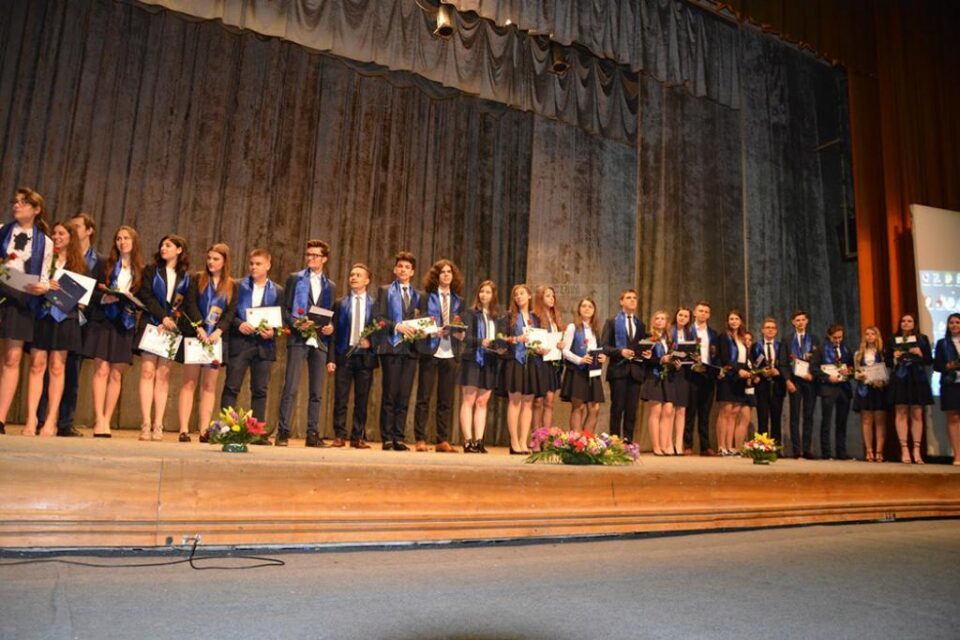 Cursul festiv al celor 190 de absolvenți ai Colegiului „Ștefan cel Mare” Suceava, promoția 2018
