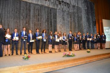 Cursul festiv al celor 190 de absolvenți ai Colegiului „Ștefan cel Mare” Suceava, promoția 2018