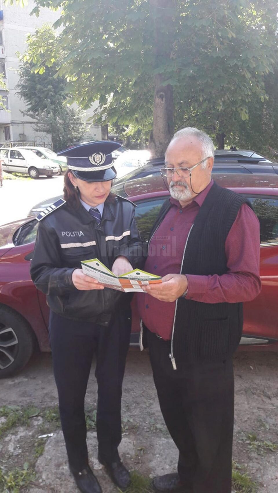Polițiștii au împărțit pliante și au discutat cu potențialele victime, pentru prevenirea furturilor