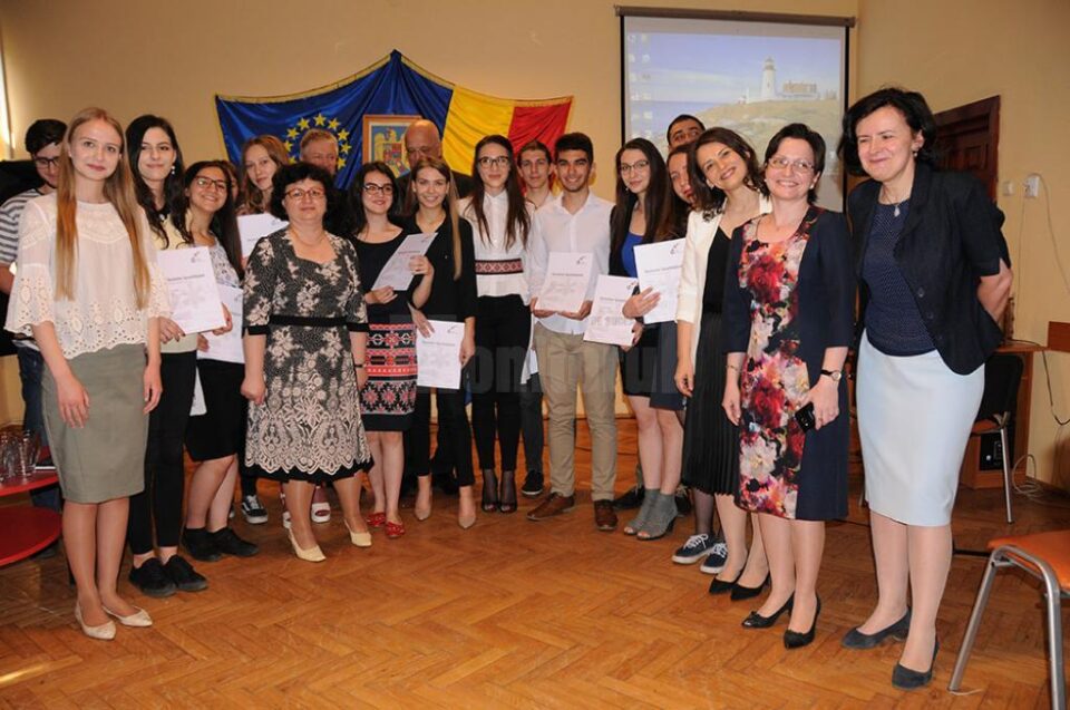 Elevi și profesori ai Colegiului Național "Petru Rareș", un colectiv merituos, mult apreciat de ambasadorul Germaniei pentru rezultatele obținute