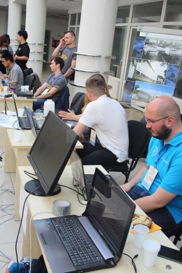 Prezentarea proiectelor la concursul Internațional de Studențesc de Calculatoare Hard&Soft, ajuns la cea de-a 25-a ediție