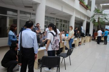 Prezentarea proiectelor la concursul Internațional de Studențesc de Calculatoare Hard&Soft, ajuns la cea de-a 25-a ediție