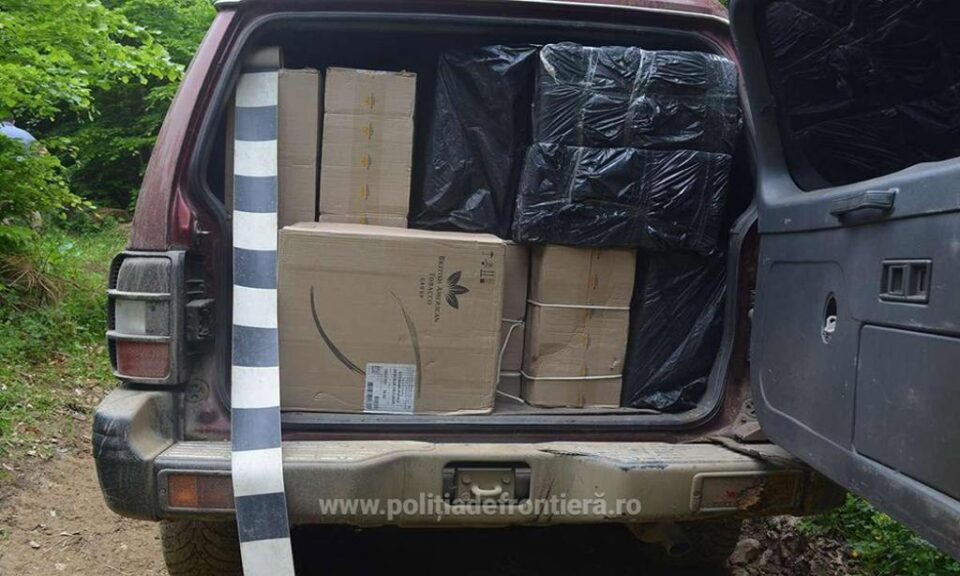 Autoturismul Mitsubishi Shogun, plin cu țigări de contrabandă
