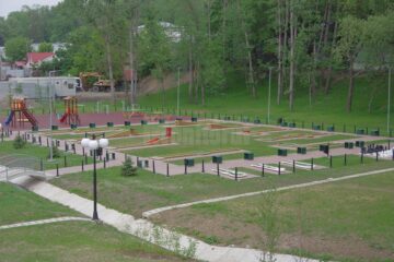 Sisteme de tiroliană și escaladă pentru copii și separat pentru adulți, precum și o pistă de bowling urmează să fie amenajate în zona de agrement a Sucevei