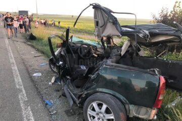 Autoturismul în care se aflau cei doi tineri