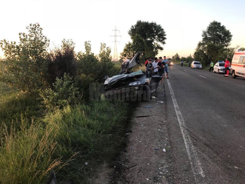 Autoturismul în care se aflau cei doi tineri