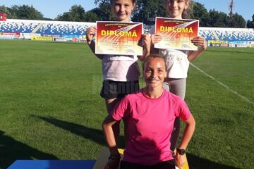 Antrenoarea Daniela Cojocaru și cele două sportive ale sale