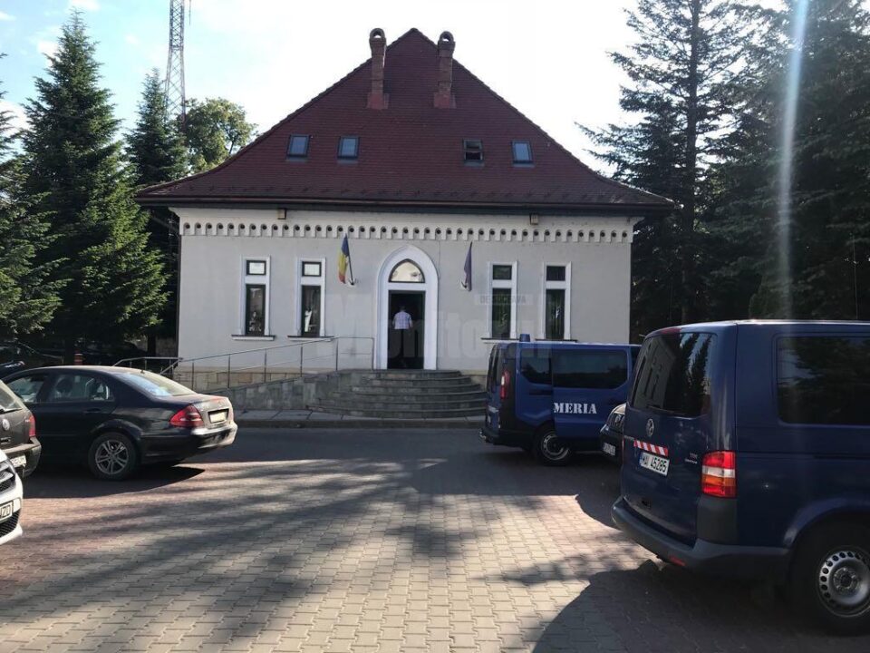 Percheziții la Direcția Silvică Suceava