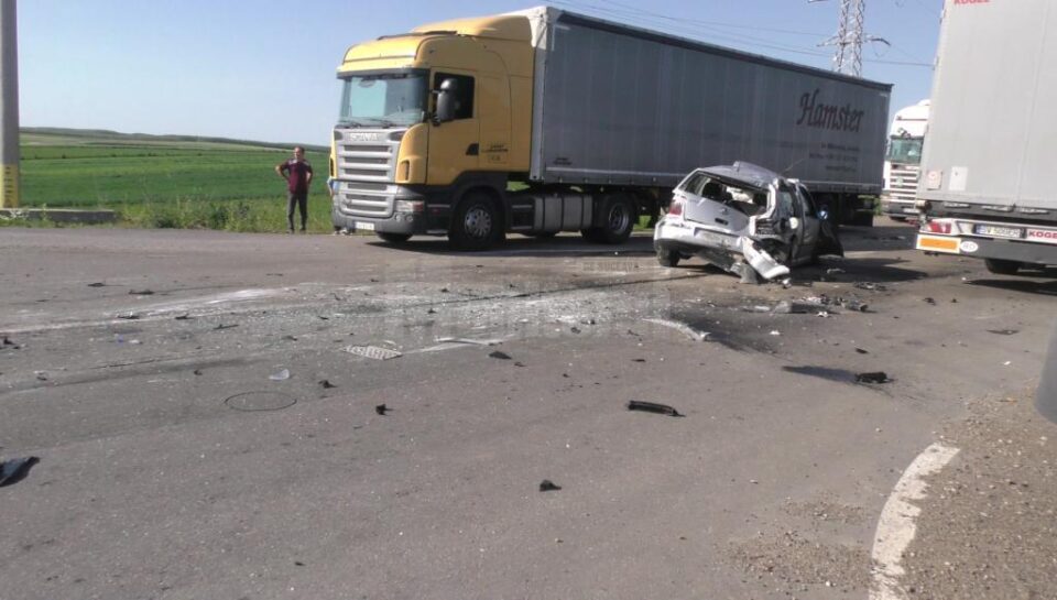 Autoturismul VW Golf care a fost implicat în accident