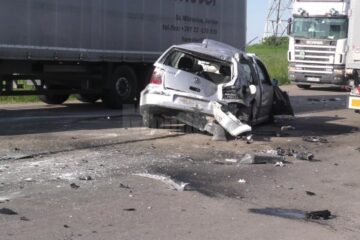 Autoturismul VW Golf care a fost implicat în accident