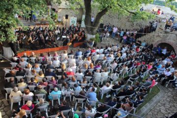 Opereta"Crai Nou" - spectacol extraordinar, în curtea interioară a Cetății Sucevei