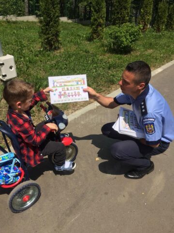 „Copilărie în Siguranță”, acțiuni preventive ale polițiștilor, la Suceava și Fălticeni