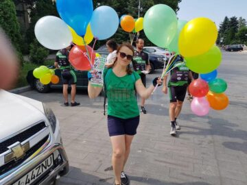 Bicicliștii au împărțit baloane colorate, în centrul Sucevei