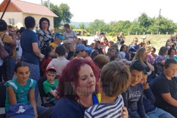Primarul din Berchișești, Violeta Țăran, a fost alături de participanții la Festivalul „Suflet de copil”