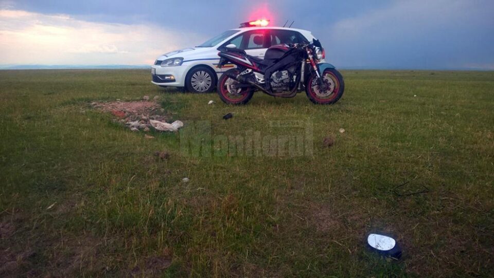 Motocicleta era înmatriculată în Bacău și polițiștii efectuau aseară verificări pentru a stabili cum a ajuns aceasta la Fetești