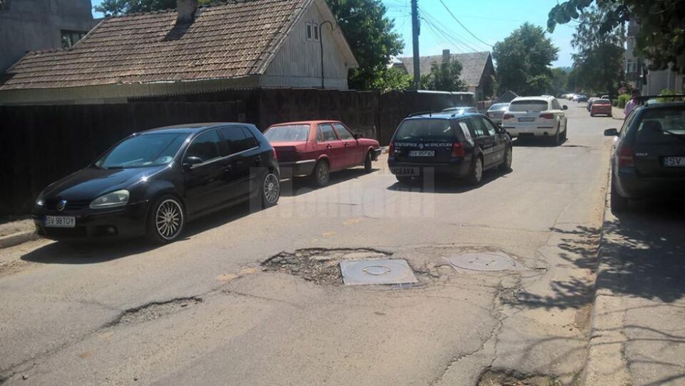 Circulație dezastruoasă pe multe porțiuni ale străzii Eroilor