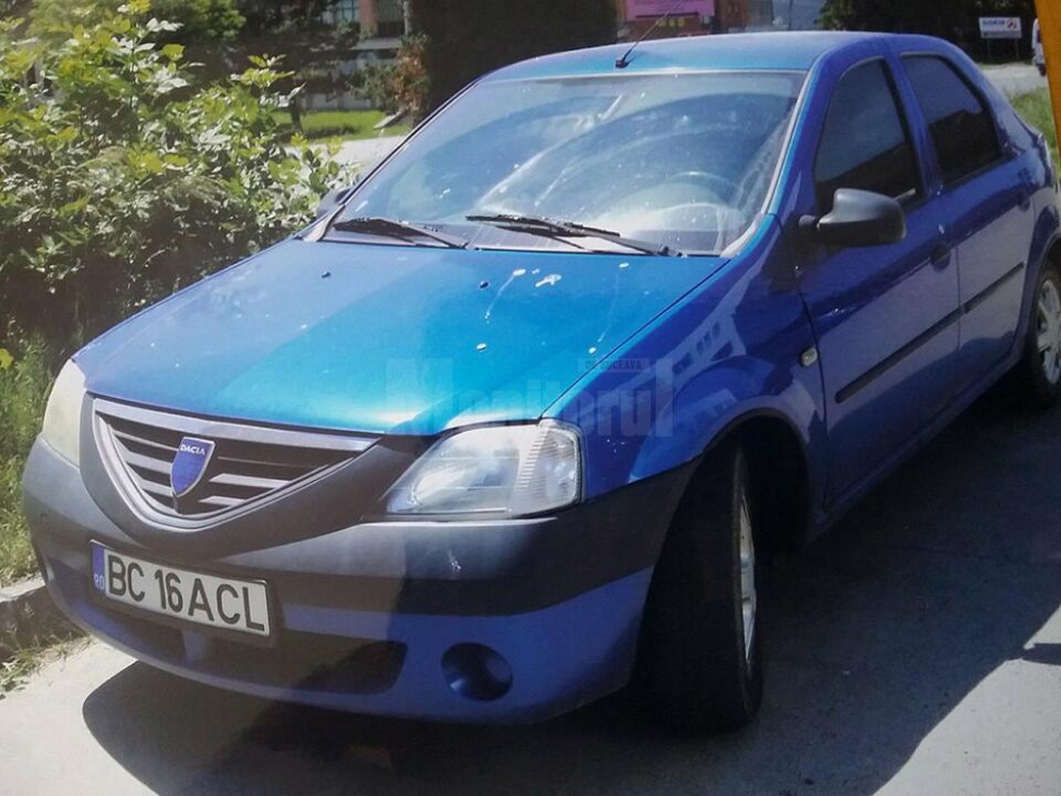 Autovehiculul este blindat cu folii aplicate pe mai toate geamurile, mai puțin pe parbriz Autovehiculul este blindat cu folii aplicate pe mai toate geamurile, mai puțin pe parbriz