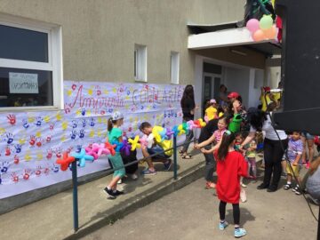 Sute de copii din Ipotești și din Dorohoi au sărbătorit împreună 1 Iunie