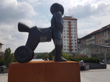 Emil Ursu: „Cu expoziția de sculptură pe esplanada Casei Culturii, Suceava se aliniază orașelor mari, în care acestea au loc în mod curent”