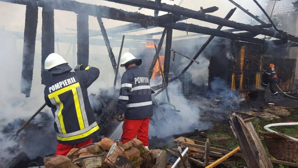 Incendiu puternic la o gospodărie din Horodnic de Sus