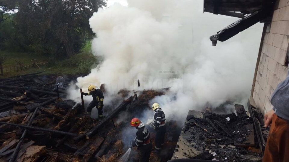 Incendiu puternic la o gospodărie din Horodnic de Sus