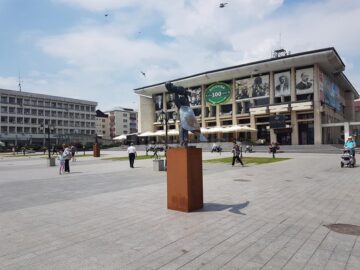 Emil Ursu: „Cu expoziția de sculptură pe esplanada Casei Culturii, Suceava se aliniază orașelor mari, în care acestea au loc în mod curent”