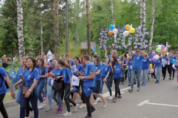 Marșul a fost organizat în cinstea tinerilor care încheie în acest an studiile