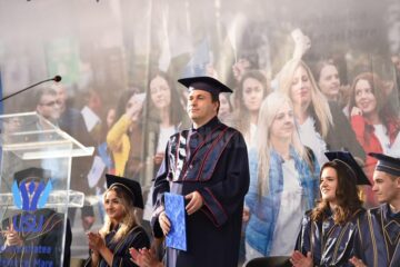 Studenții și universitarii i-au sărbătorit pe absolvenții promoției 2018