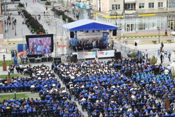 Studenții și universitarii au ieșit din campus și i-au sărbătorit pe absolvenții promoției 2018