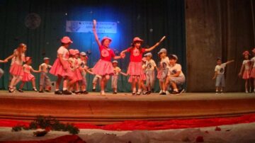 „Anotimpul Copilăriei”, spectacolul claselor primare de la Colegiul Național „Mihai Eminescu”