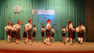 „Anotimpul Copilăriei”, spectacolul claselor primare de la Colegiul Național „Mihai Eminescu”
