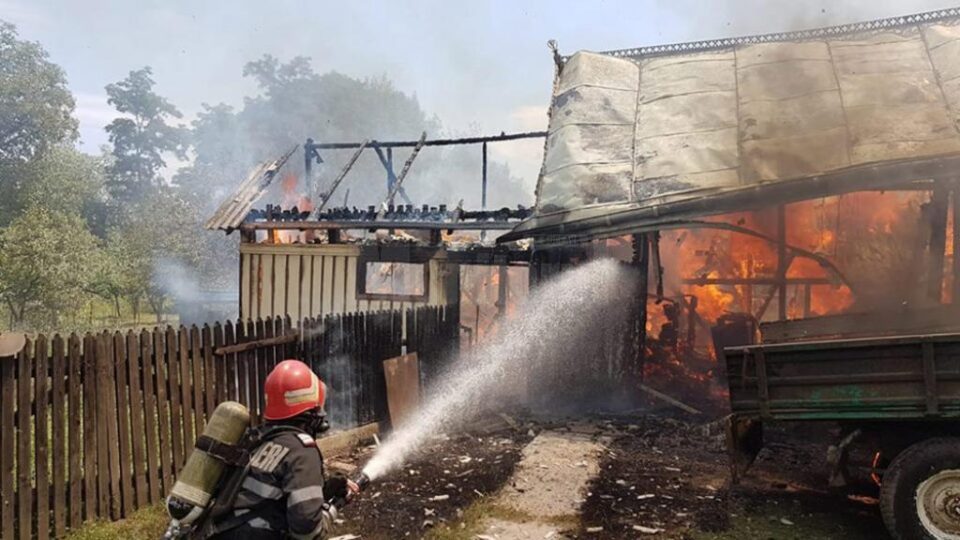 Incendiu puternic la Stroiești