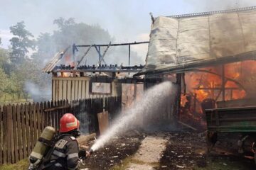 Incendiu puternic la Stroiești