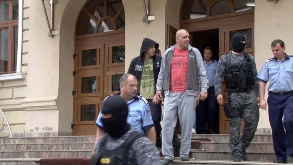 Frații Ilie și Ioan Popovici în momentul declanșării anchetei și a luării măsurilor preventive Frații Ilie și Ioan Popovici în momentul declanșării anchetei și a luării măsurilor preventive