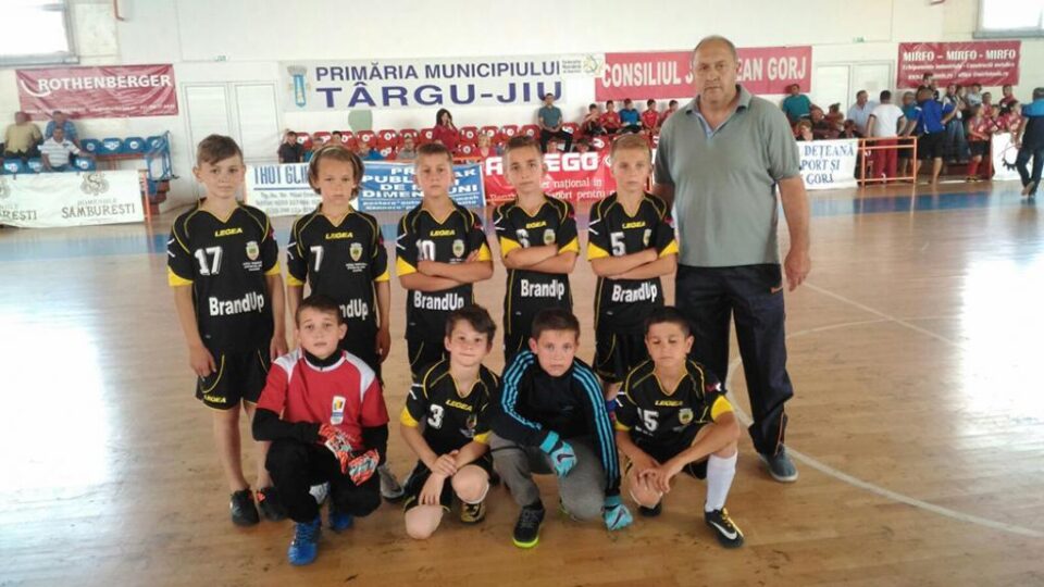 Echipa de fotbal a Liceului “Ștefan cel Mare” Cajvana, pe primul loc la etapa națională a olimpiadei școlare la fotbal Echipa de fotbal a Liceului “Ștefan cel Mare” Cajvana, pe primul loc la etapa națională a olimpiadei școlare la fotbal