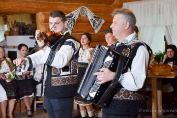 Vasile Mucea, nepotul rapsodului cu același nume, și Florin Mucea
