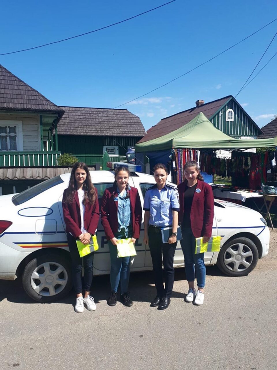 Trei tinere au devenit ,,polițist pentru o zi”