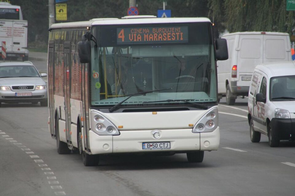 Șoferul autobuzului a frânat brusc