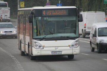 Șoferul autobuzului a frânat brusc