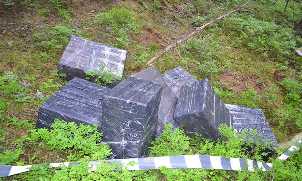 În urma inventarierii coletelor au fost înregistrate 3.500 de pachete cu țigări marca Marble, de proveniență ucraineană, țigări în valoare de 40.950 de lei În urma inventarierii coletelor au fost înregistrate 3.500 de pachete cu țigări marca Marble, de proveniență ucraineană, țigări în valoare de 40.950 de lei