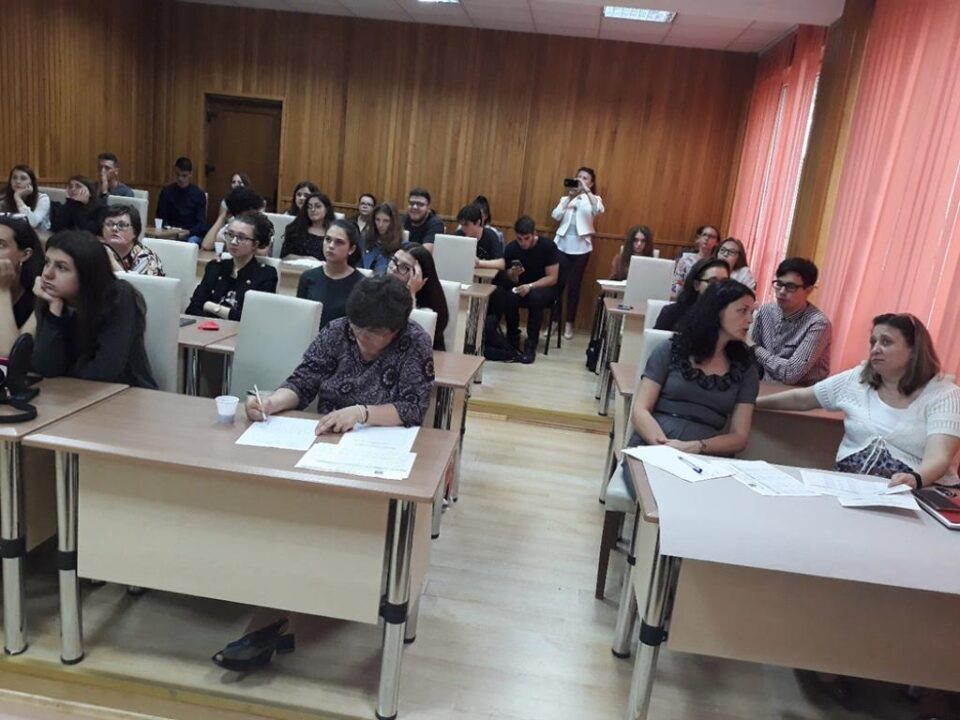 Seminar județean pe teme ecologice, la Colegiul „Spiru Haret”