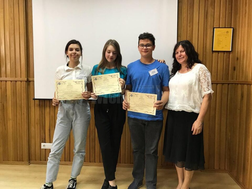 Echipa de începători alături de prof. Ileana Boteanu