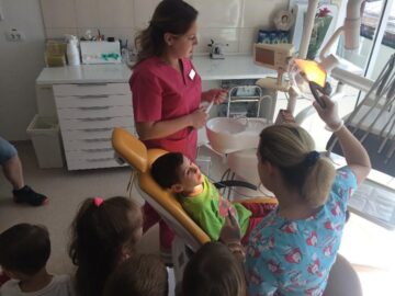 Educație rutieră, flashmoburi, teatru și controale oftalmologice, în „Școala altfel”, la Grădinița Piticot
