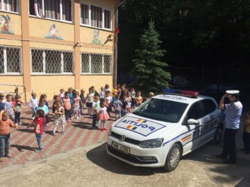 Educație rutieră, flashmoburi, teatru și controale oftalmologice, în „Școala altfel”, la Grădinița Piticot