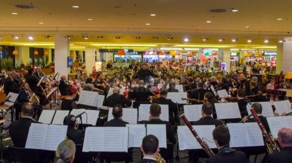 „Seară Bohème”, cu Orchestra Simfonică a Filarmonicii de Stat Botoșani, la Iulius Mall „Seară Bohème”, cu Orchestra Simfonică a Filarmonicii de Stat Botoșani, la Iulius Mall
