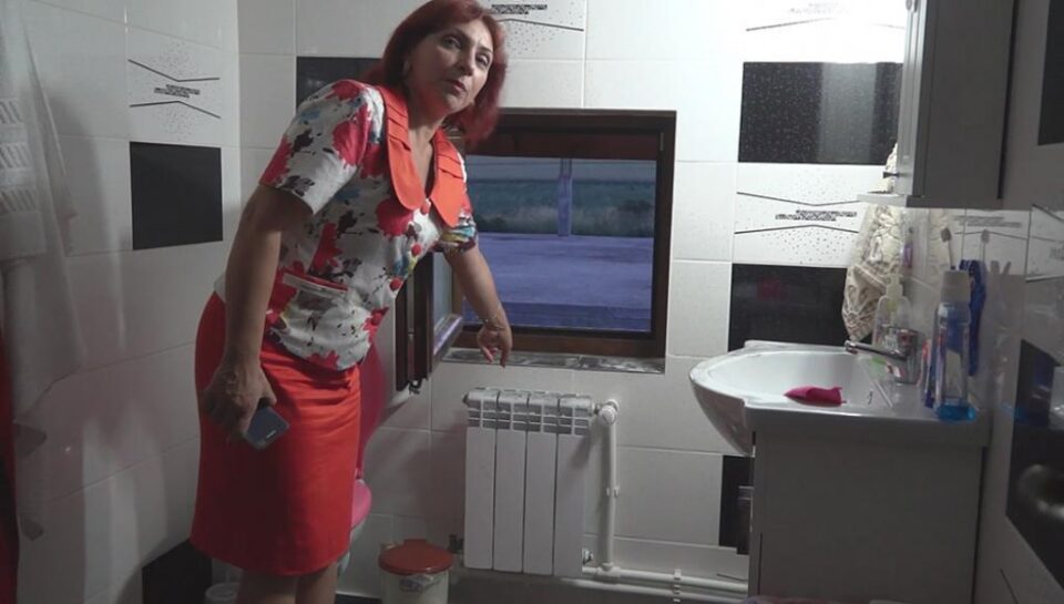 Jaf din casa unei cântărețe de muzică populară. Principalul suspect este chiar soțul, cu care se află în divorț