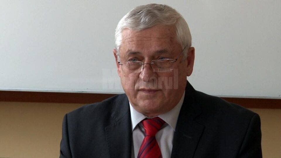 Inspectorul școlar general Gheorghe Lazăr