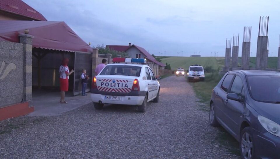 Jaf din casa unei cântărețe de muzică populară. Principalul suspect este chiar soțul, cu care se află în divorț