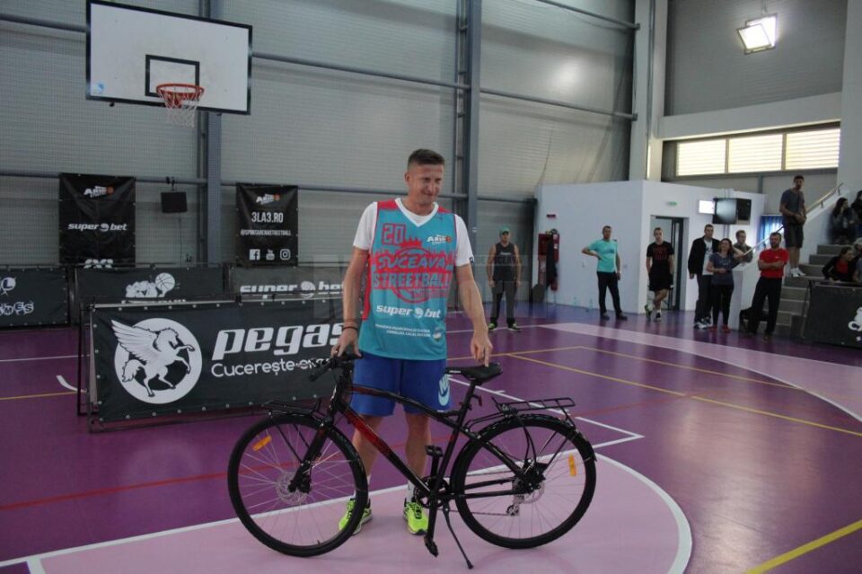 Legenda fotbalului sucevean, Dorin Goian, a devenit biciclist, dupa un meci de baschet